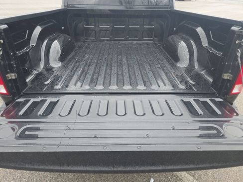 Used 2017 RAM 1500 Express AWD/4WD image 11