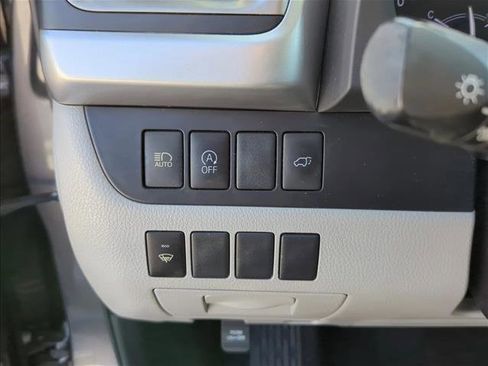 Used 2018 Toyota Highlander XLE image 12