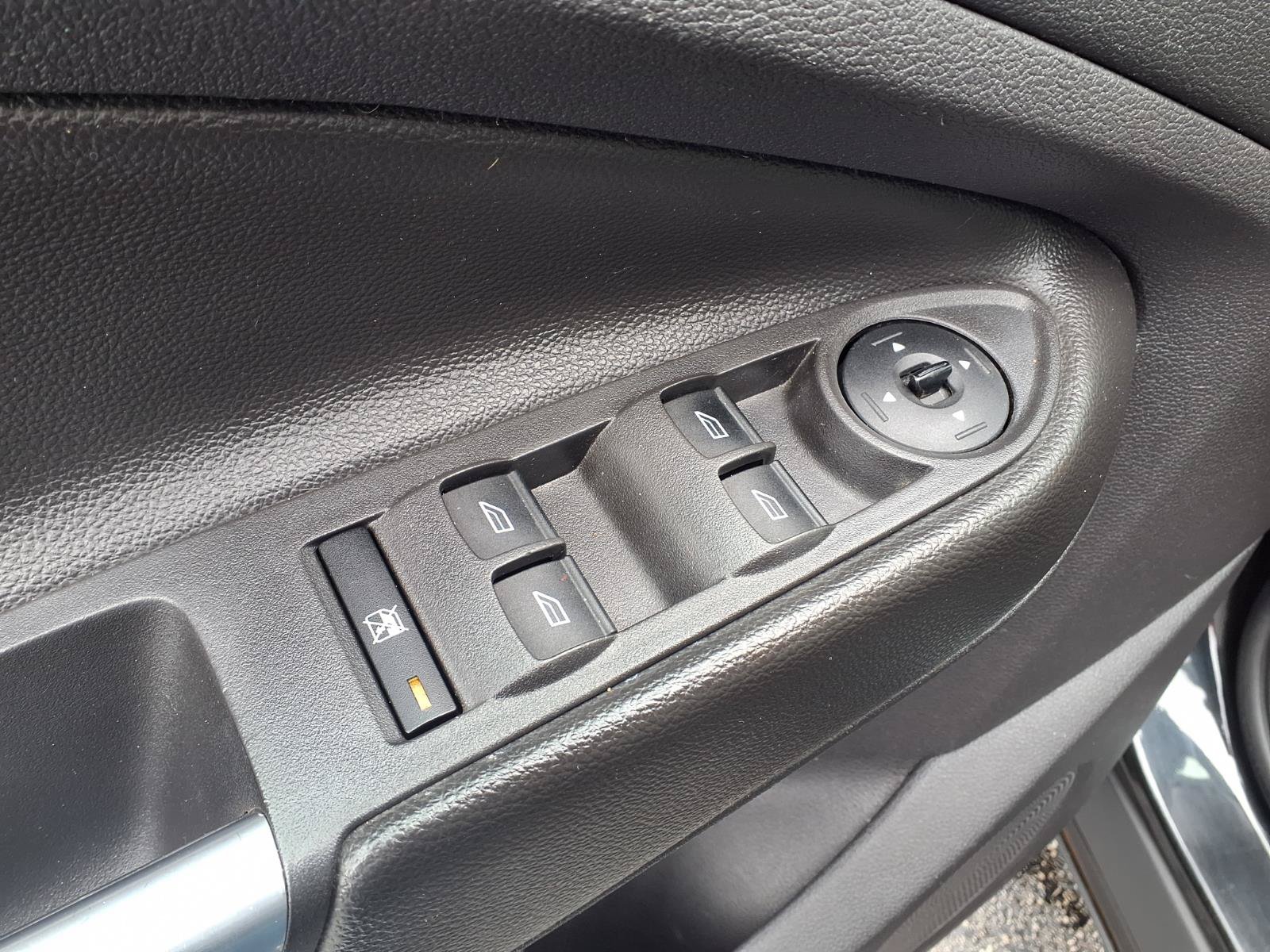 Used 2013 Ford Escape SE FWD image 18