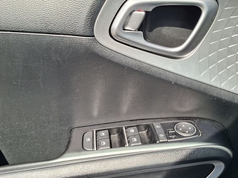 Used 2023 Kia Soul LX w/ Option Group 015 image 17