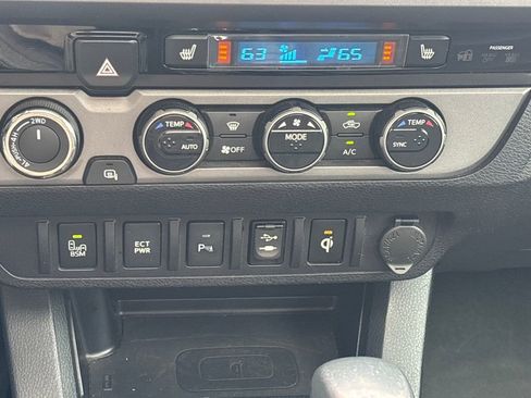 Used 2017 Toyota Tacoma TRD Off-Road image 12