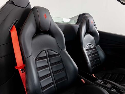 Used 2022 Ferrari F8 Tributo RWD image 33