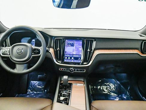 Certified 2026 Volvo V60 B5 Cross Country Plus w/ Climate Package AWD/4WD image 15