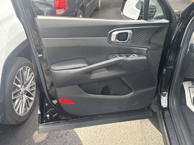 Used 2023 Kia Sorento LX AWD/4WD image 15
