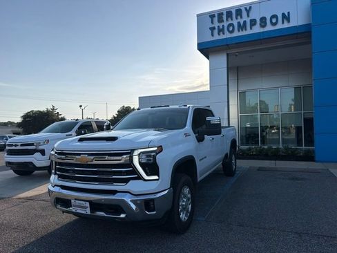Used 2025 Chevrolet Silverado 2500 LTZ w/ LTZ Premium Package AWD/4WD image 1