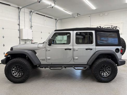 Used 2018 Jeep Wrangler Unlimited Sport S AWD/4WD image 8