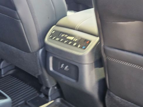 Used 2025 Nissan Pathfinder SL w/ SL Premium Package FWD image 25