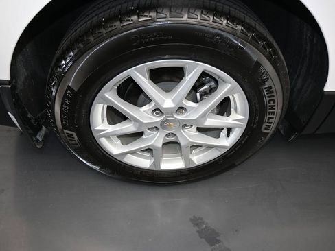 Used 2023 Chevrolet Equinox LS image 40