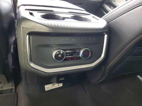 Used 2025 Ford Expedition Max Platinum AWD/4WD image 16