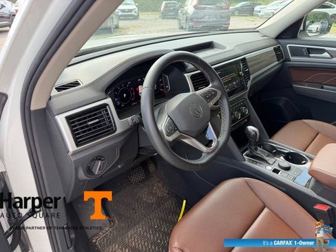Used 2023 Volkswagen Atlas SEL AWD/4WD image 14