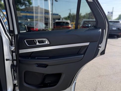 Used 2016 Ford Explorer XLT w/ Equipment Group 202A AWD/4WD image 16