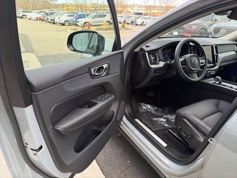 New 2025 Volvo XC60 T8 Plus w/ Protection Package Premier AWD/4WD image 11