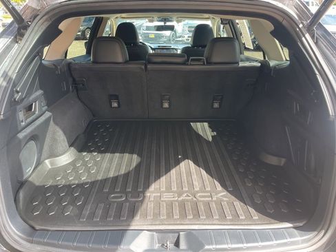 Used 2021 Subaru Outback Limited image 15