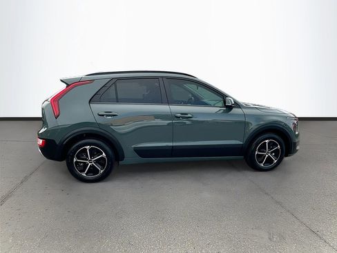 Used 2024 Kia Niro EX FWD image 8