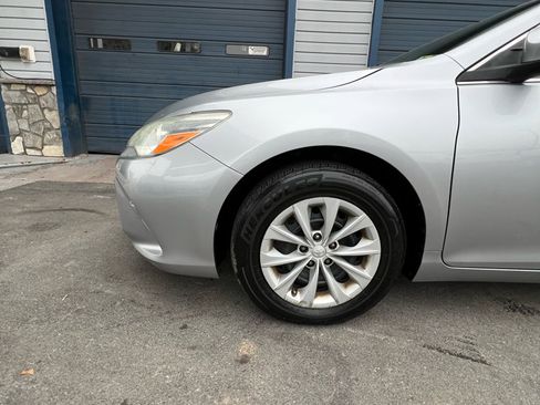 Used 2015 Toyota Camry LE image 2