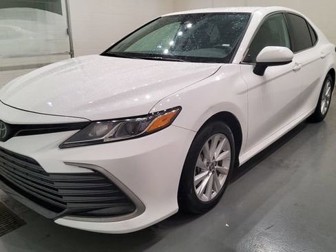 Used 2024 Toyota Camry LE FWD image 5