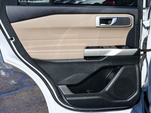 Used 2022 Ford Explorer XLT image 13