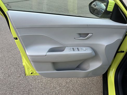 Used 2024 Hyundai Kona SEL AWD/4WD image 16