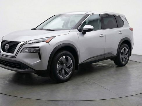 Used 2025 Nissan Rogue SV AWD/4WD image 3