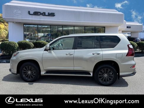 Used 2022 Lexus GX 460 Premium w/ Accessory Package AWD/4WD image 2