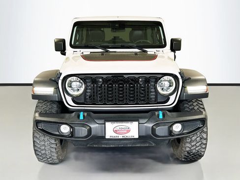Used 2024 Jeep Wrangler Unlimited AWD/4WD image 2