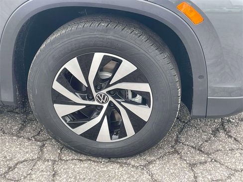 New 2026 Volkswagen Tiguan SE image 9