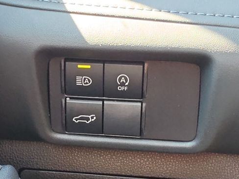 Used 2023 Toyota Highlander XLE AWD/4WD image 13