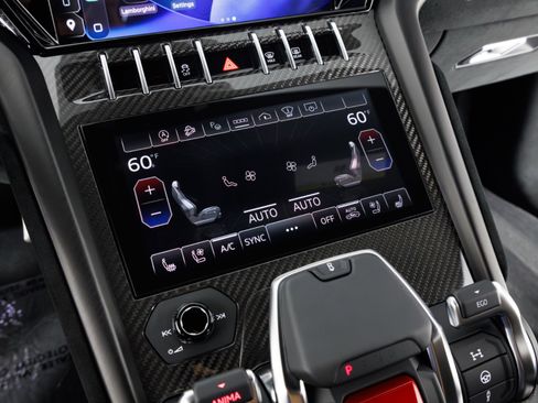 Used 2024 Lamborghini Urus Performante AWD/4WD image 28