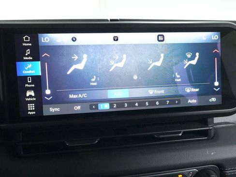 Used 2025 Jeep Wrangler Unlimited Sahara AWD/4WD image 17
