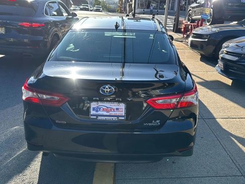 Used 2020 Toyota Camry LE image 6