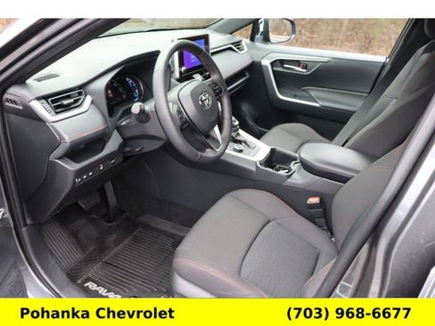 Used 2024 Toyota RAV4 SE image 21