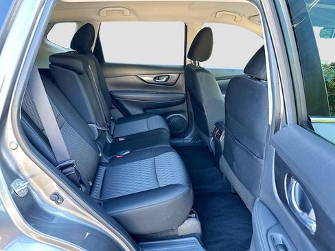 Used 2017 Nissan Rogue SV image 27