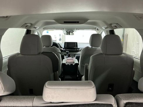 Used 2024 Toyota Sienna LE image 19