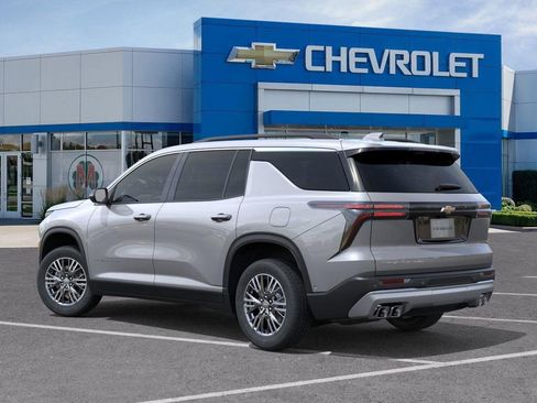 New 2026 Chevrolet Traverse LT image 3
