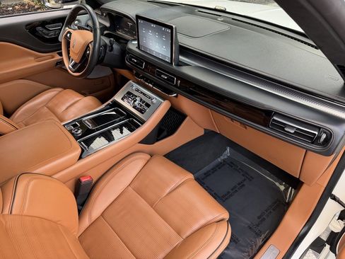 Used 2023 Lincoln Aviator Black Label w/ Class IV Trailer Tow Package image 33