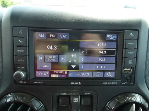 Used 2017 Jeep Wrangler Rubicon AWD/4WD image 24