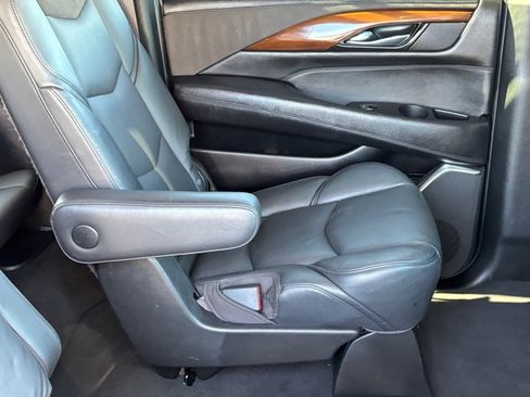 Used 2020 Cadillac Escalade ESV Luxury image 13