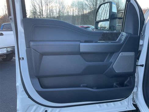 New 2026 Ford F250 Lariat w/ Chrome Package image 17