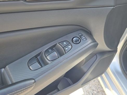 Certified 2024 Nissan Altima 2.5 SV FWD image 19
