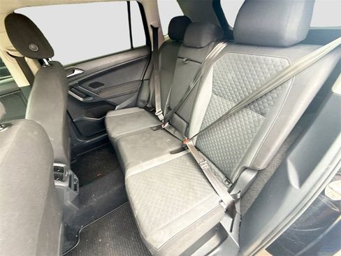 Used 2018 Volkswagen Tiguan S image 22