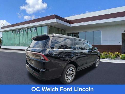 Certified 2026 Lincoln Navigator Reserve AWD/4WD image 3