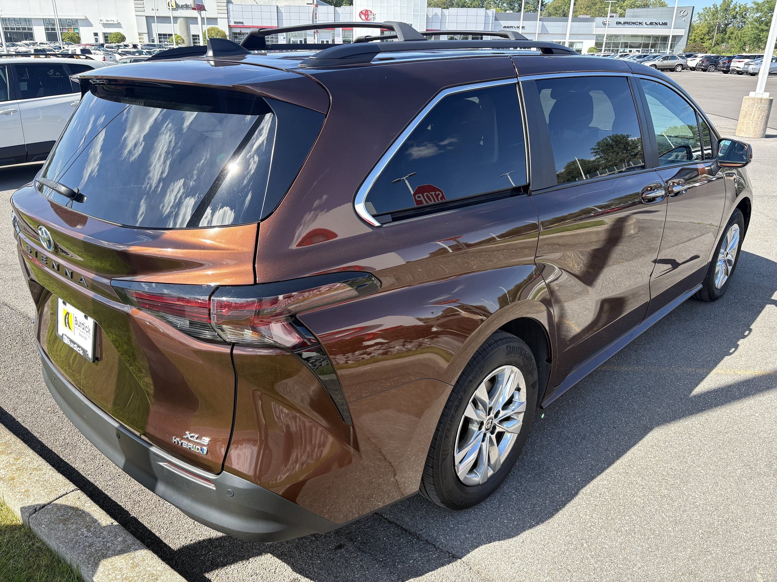 Used 2024 Toyota Sienna XLE w/ XLE Plus Package AWD/4WD image 6