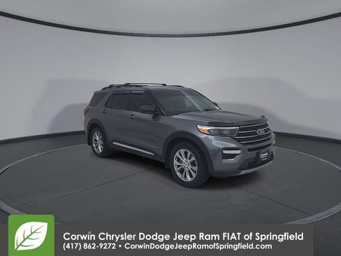 Used 2022 Ford Explorer XLT w/ Equipment Group 202A AWD/4WD image 3