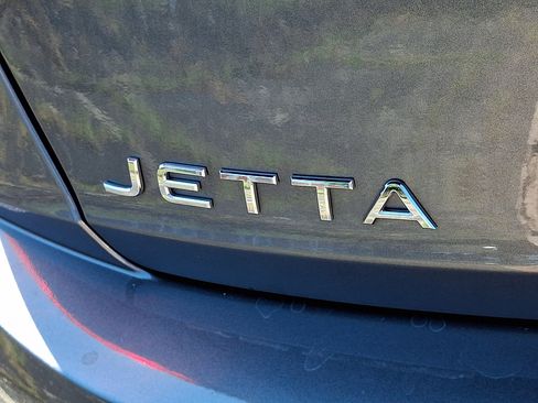 Used 2024 Volkswagen Jetta SE FWD image 17