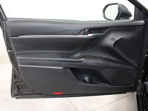 Used 2022 Toyota Camry SE image 19