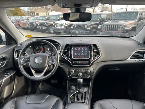 Used 2019 Jeep Cherokee Limited image 36