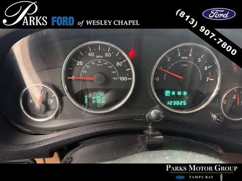 Used 2014 Jeep Wrangler Unlimited Rubicon w/ Connectivity Group AWD/4WD image 3