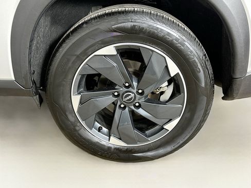 Used 2025 Nissan Rogue SV image 11