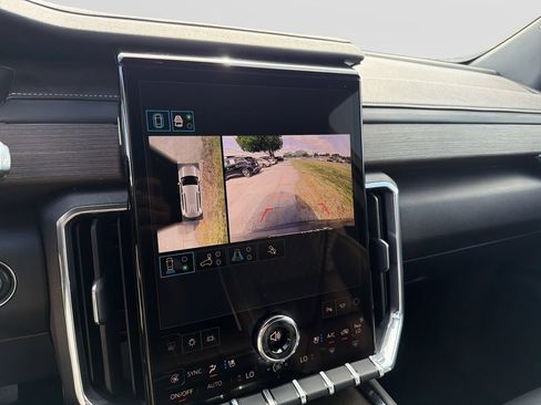 Used 2025 GMC Acadia Denali w/ Super Cruise Package FWD image 14