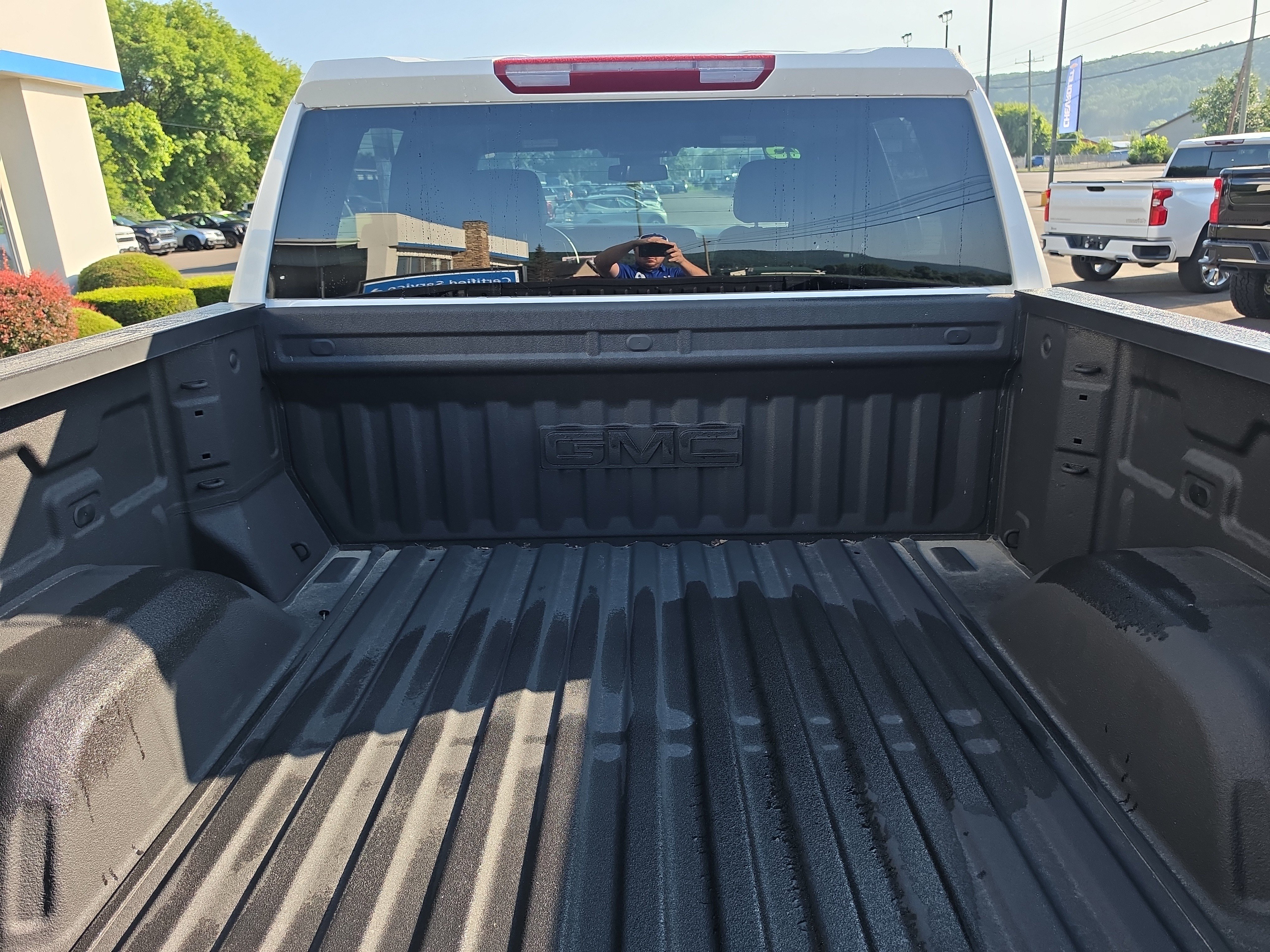 Used 2025 GMC Sierra 1500 AT4 AWD/4WD image 5